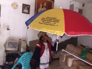 500 Umbrellas’ Movement for Mama Papua