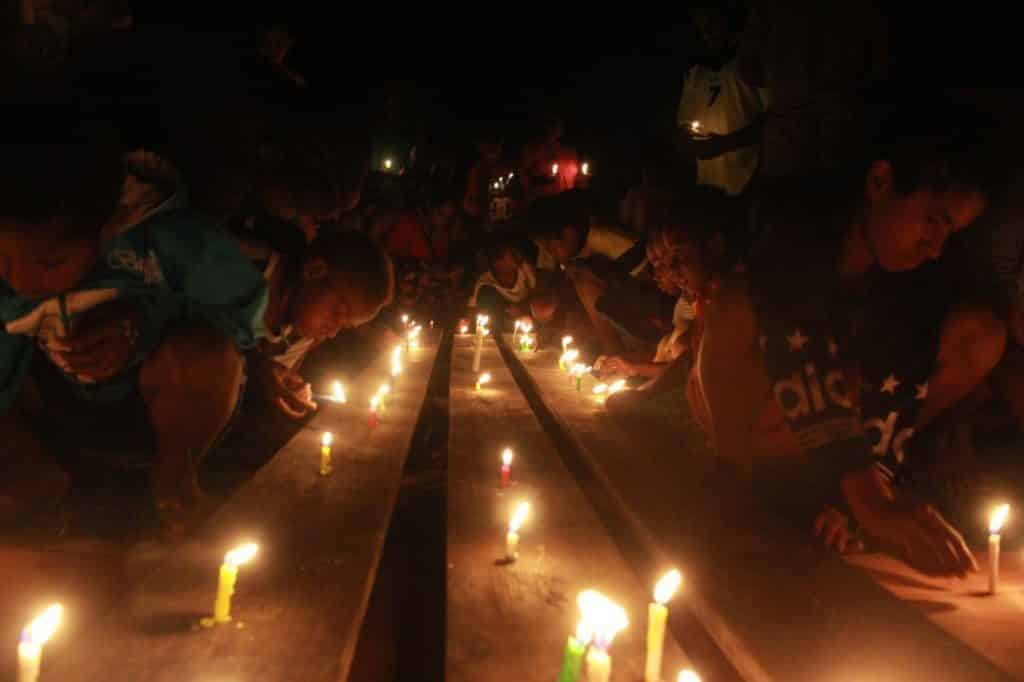 80 candles lit to commemorate one-year of Sentani flash flood