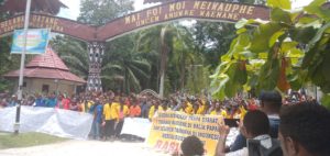 Uncen students held a protest demanding authority to release Papuan political prisoners