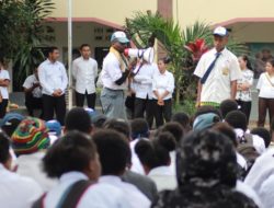Secondary students hold anti-racism protest at school in Sentani