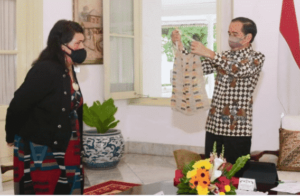 Jokowi pulls off noken diplomacy during NZ foreign minister visit