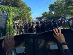 Police guards protest by Papuan People’s Petition in Jayapura