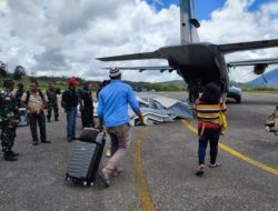 107 non-Papuans from Oksibil evacuate to Jayapura