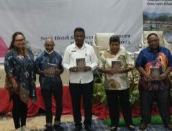 Campus Coalition launches three books on stories of indigenous peoples of Sowek, Wambon and Demenggong Bay