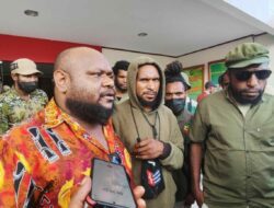 Viktor Yeimo defends himself against treason charges, denounces systemic racism in Papua