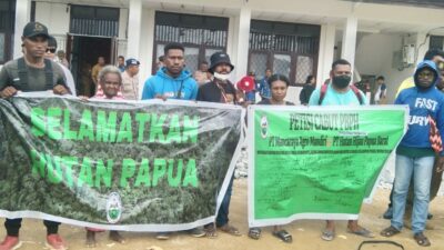 Students and Indigenous Groups demand revocation of forest company licenses in Southwest Papua