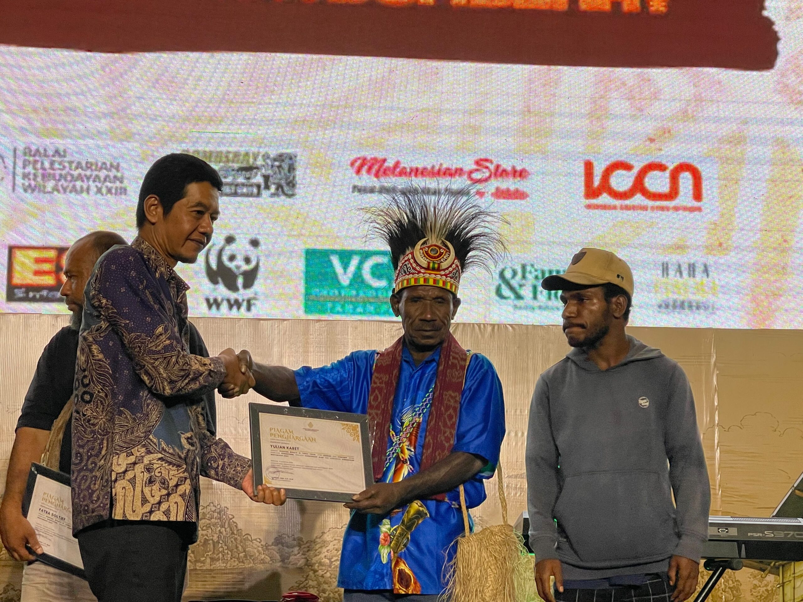 Yulian Karet receives government award for protecting customary forest