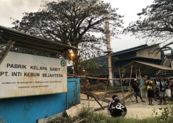 Moi Indigenous Clan block Palm Oil Company over alleged damage to ancestral burial site